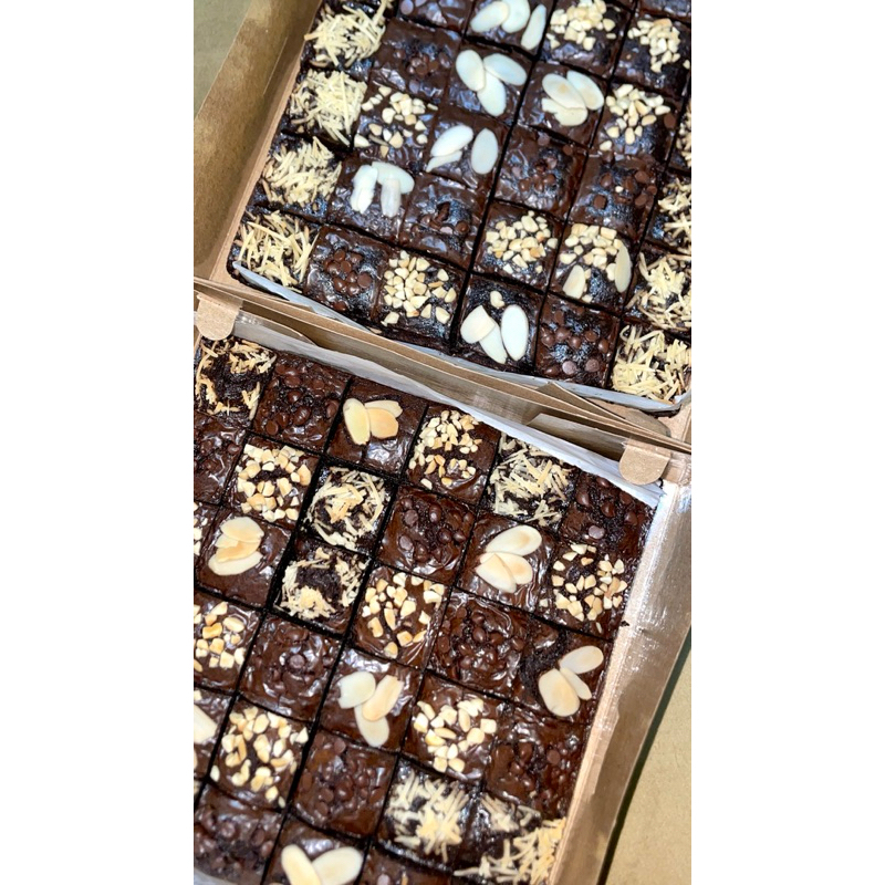 

Fudgy brownies by momneng baking