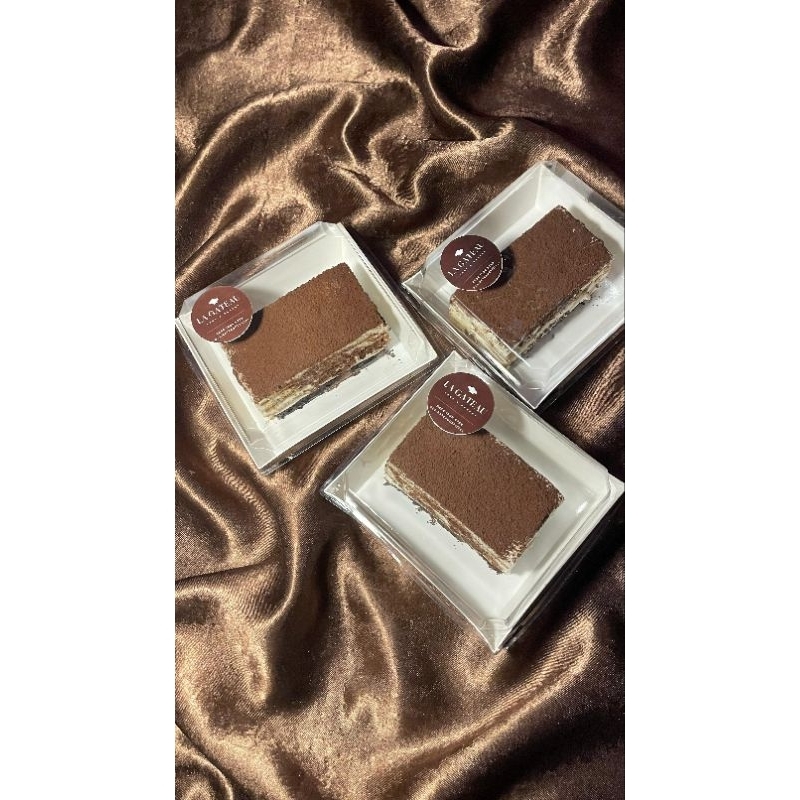 

Request Box Aesthetic Lilin Greeting Card Birthday Tiramisu Cake Classic & Tiramisu Brownies Dessert
