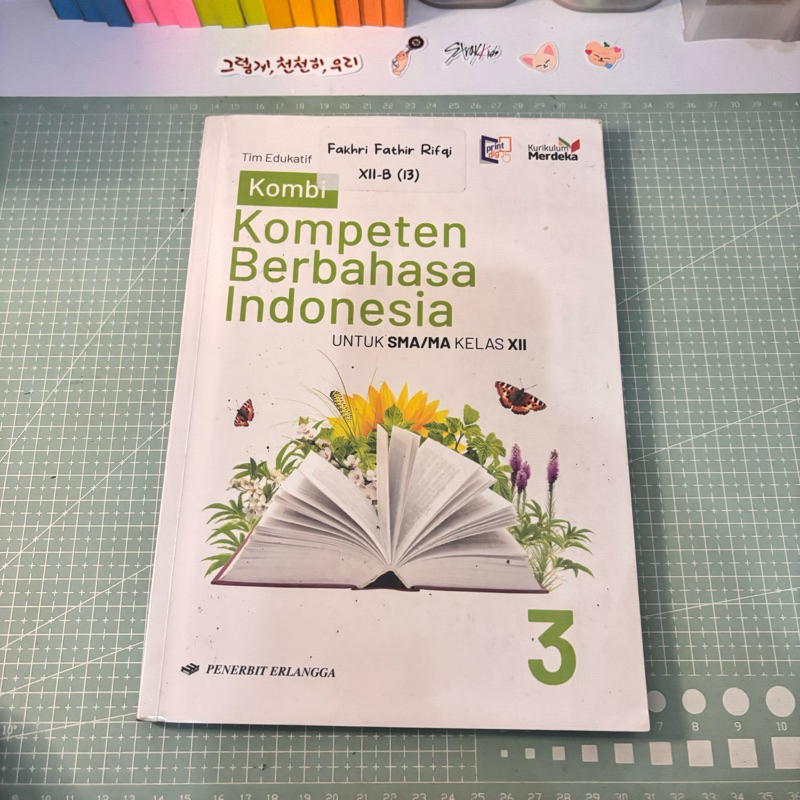 [PRELOVED] Buku Kompeten Berbahasa Indonesia Kelas XII (12) Kurikulum Merdeka Penerbit Erlangga