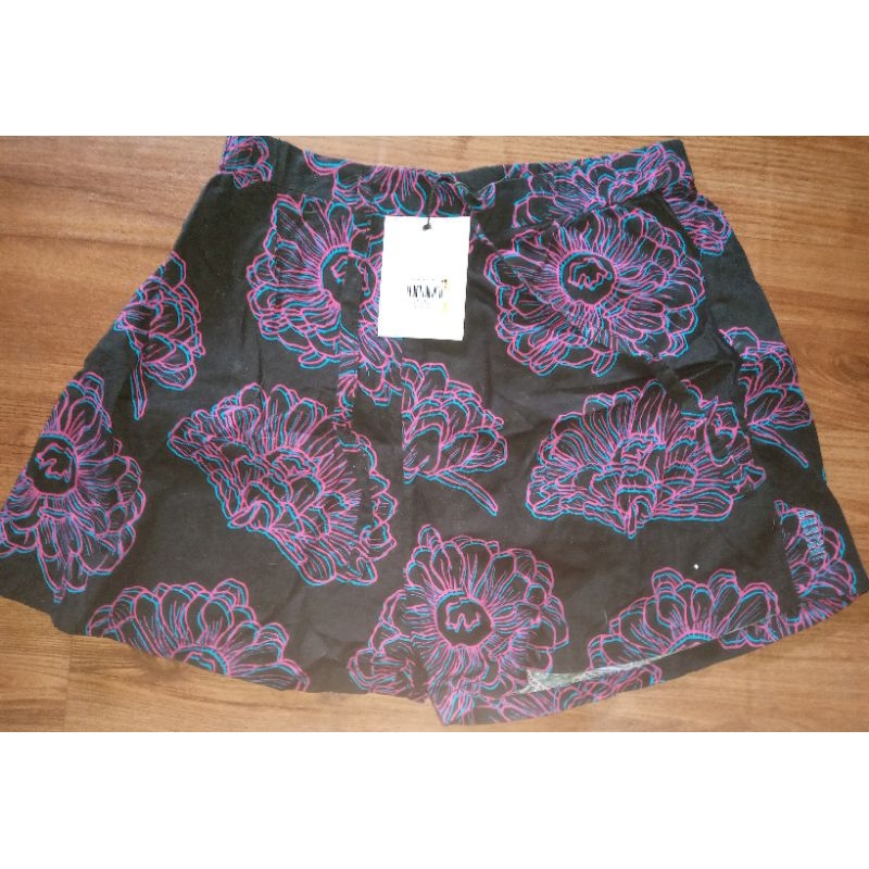 Celana pendek wanita insight( 6/XS) original