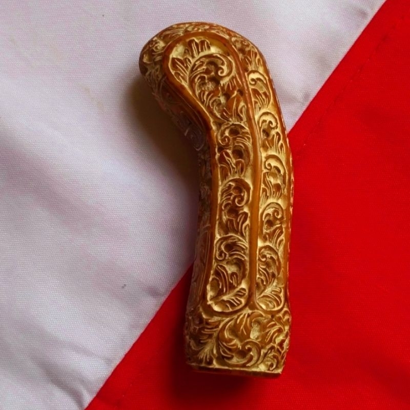 deder keris antik | hulu keris mirip gading | handle keris tulang | gagang keris  no 011