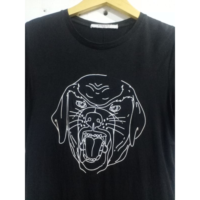 

TSHIRT G1VENCHY ROT STENCIL BEKAS