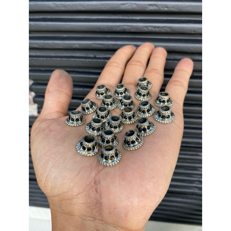 mendak jimatan kecil hitam