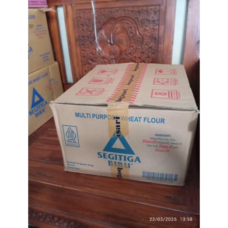 

Tepung terigu Segitiga Biru 1kg