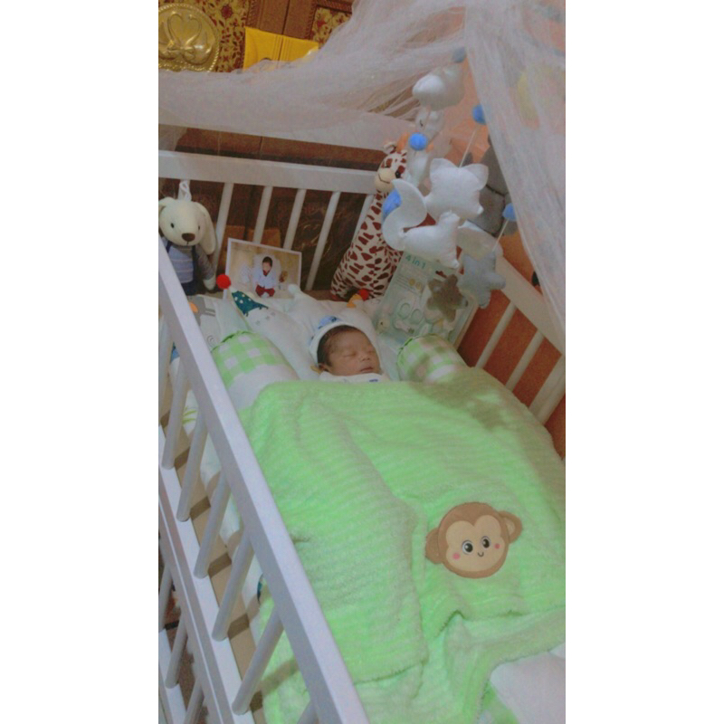 Preloved box bayi merk holy FREE kelambu dan mainan gantung