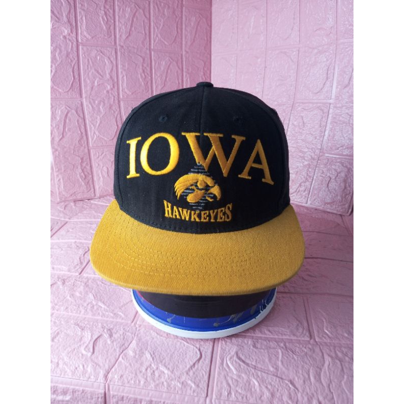 Topi Vintage Vintage NCAA Iowa Hawkeyes Snapback Cap Hat 80s 90s Big Logo Script