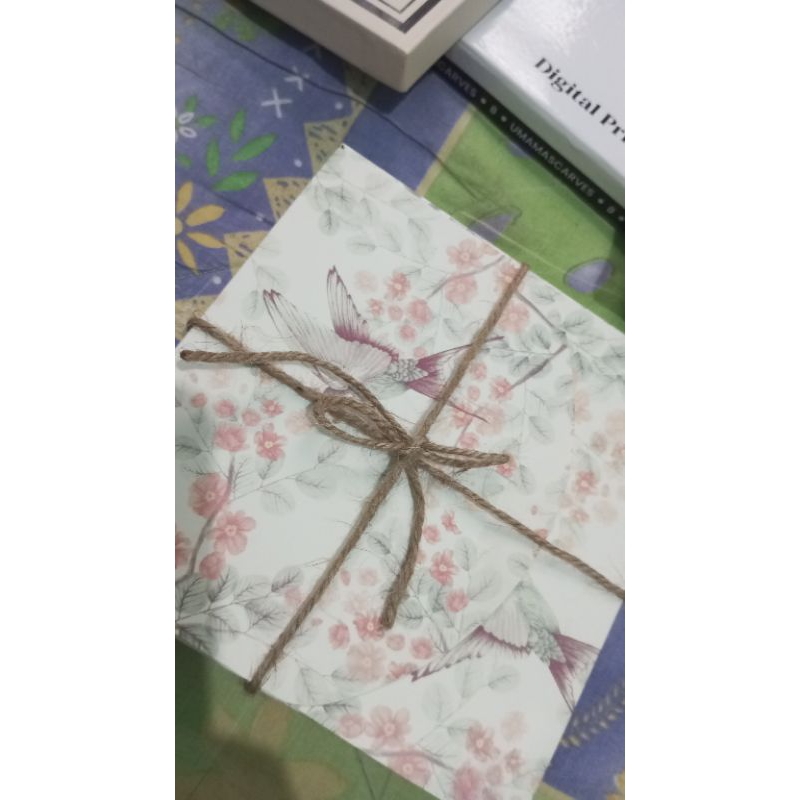 

Box kemasan hijab elegan estetik dan hadiah lainnya