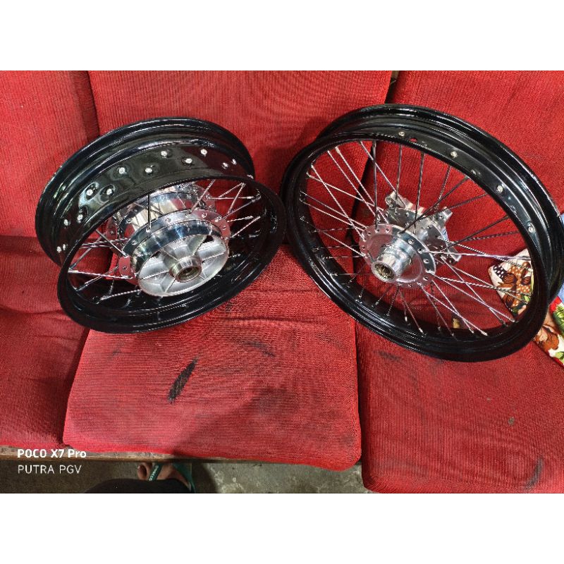 velg jari jari 14 450 17 250 Yamaha XSR 155 Hitam Velg custom