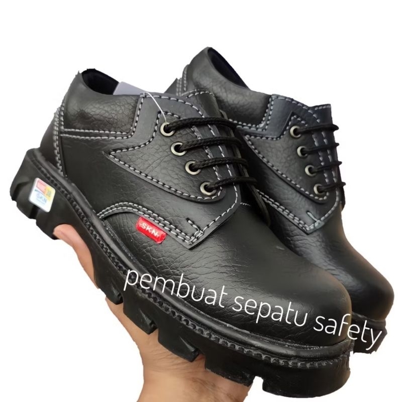 sepatu safety bertali ujung besi
