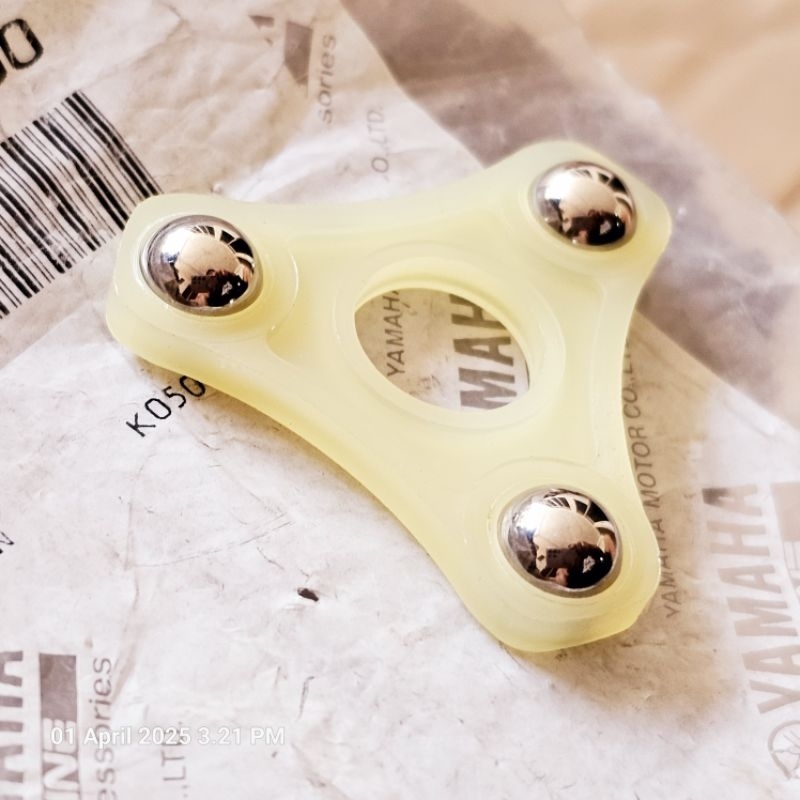 Pelor segi tiga Alfa. 2JG-18181-00