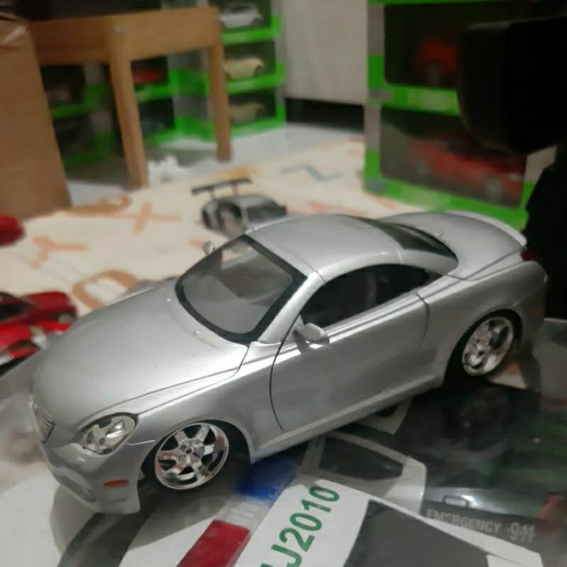 Diecast Jada Skala 1:24 Lexus SC430 Silver Bekas