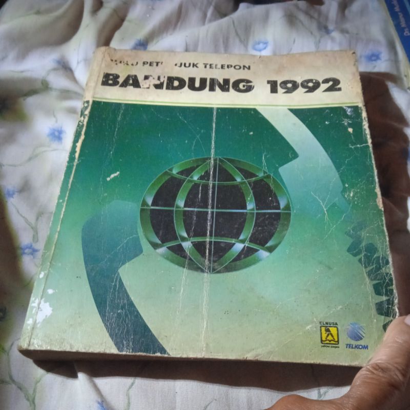 buku petunjuk telepon Bandung 1992 tebal 322 halaman buku original jadul