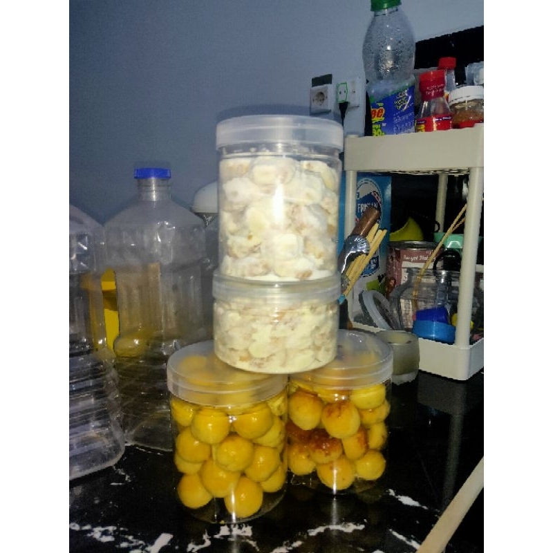 

KUE NASTAR