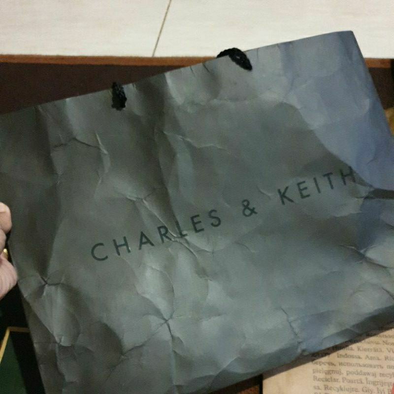 

Paper Bag Original Charles & Keith