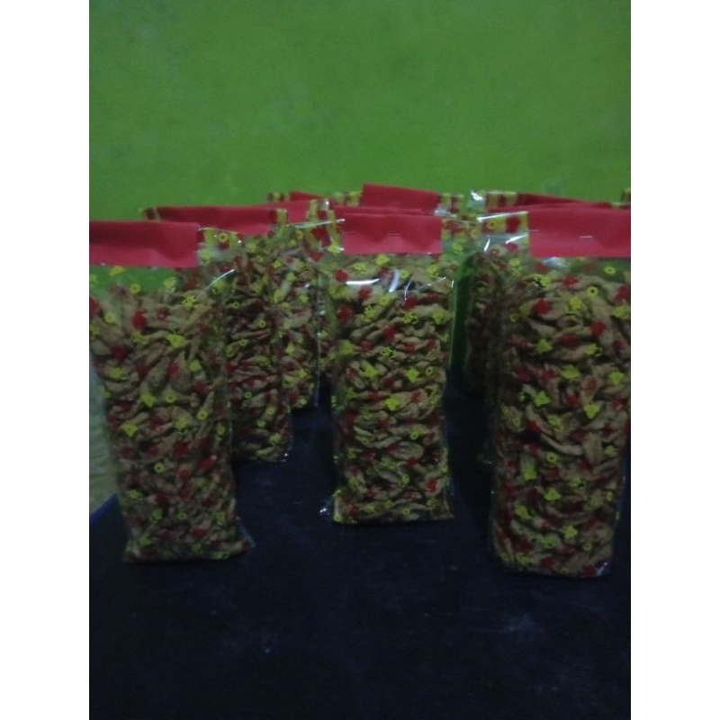 

kuwang kue bawang khas besito