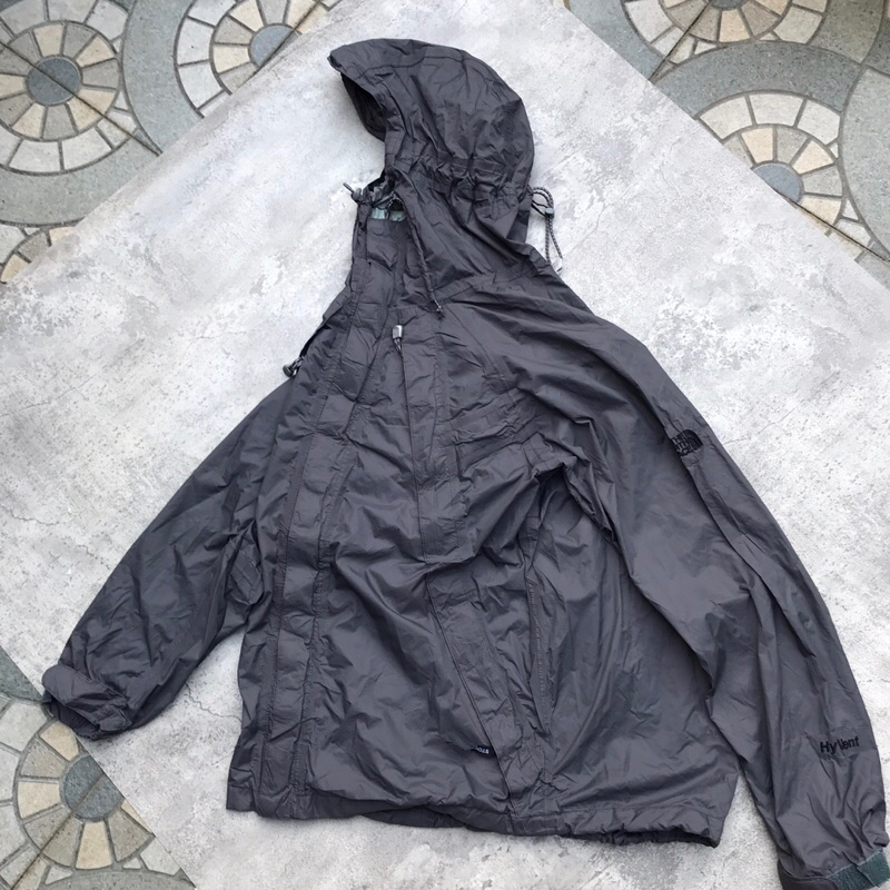 outdoor gorpcore tenonet hyvent second thrifting