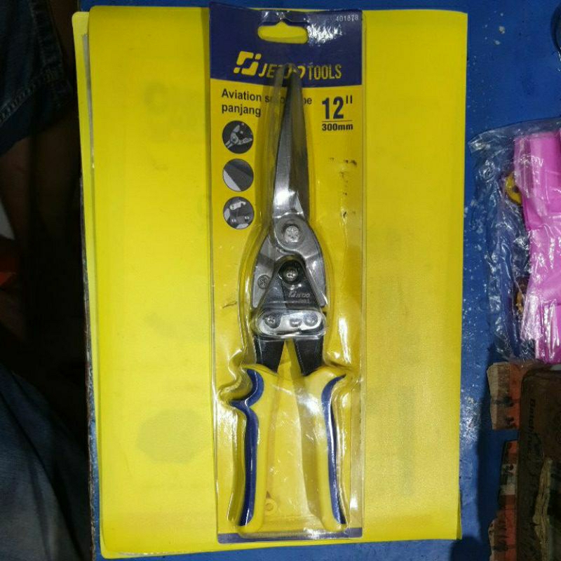 

gunting holo jet jo , 12