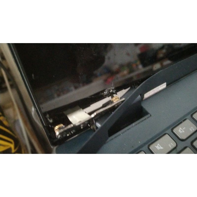 jasa servis engsel laptop