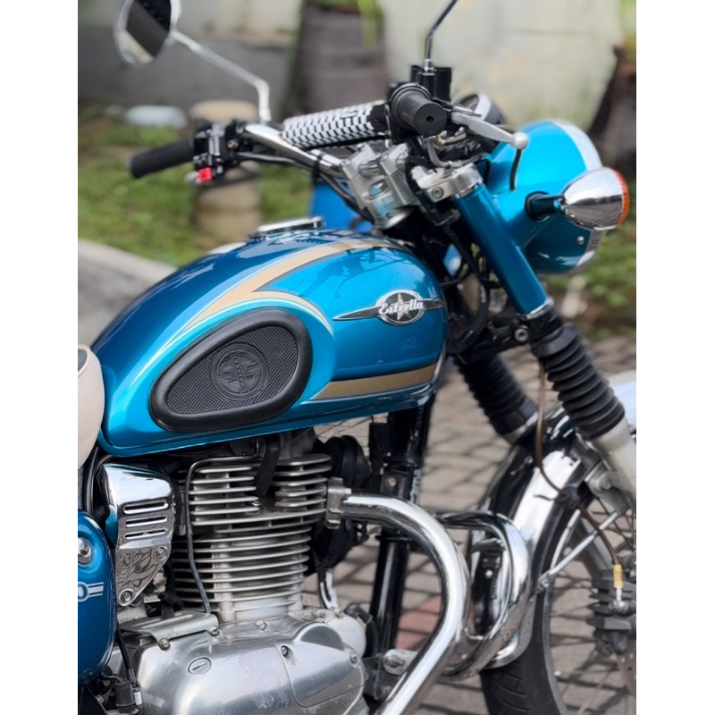 knee pad (karet tangki) Kawasaki W series ( W175, W230, W250, Estrella, W650, W800) dan binter merzy