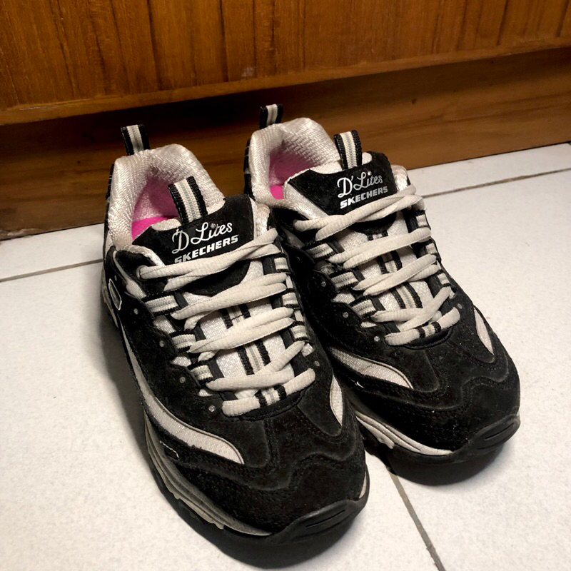 Preloved Skechers D’Lites Black White