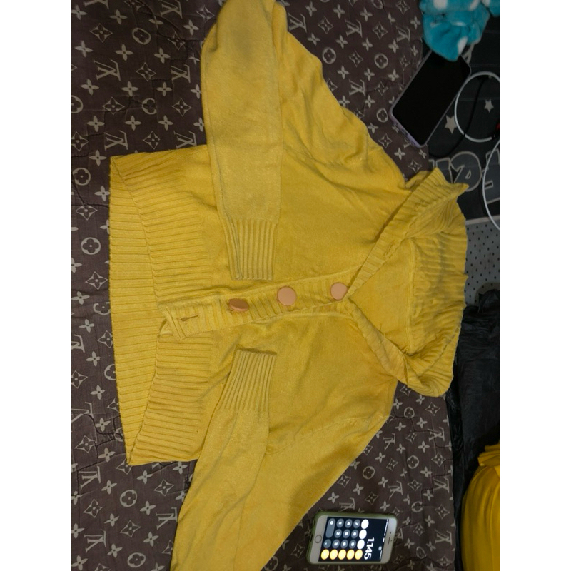 cardigan kuning