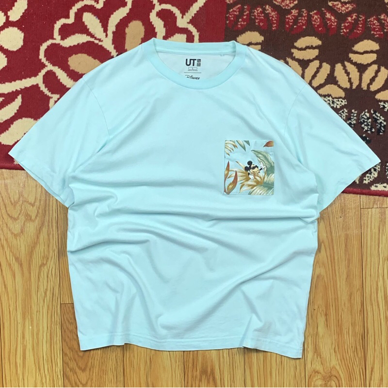 TSHIRT UNIQLO POCKET X DISNEY SIZE L | TSHIRT UNIQLO POCKET DISNEY | UNIQLO U POCKET DISNEY | KAOS L
