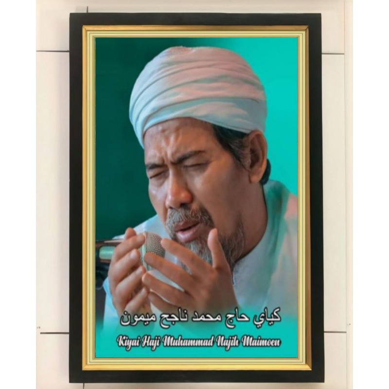 hiasan dinding poster kh muhammad najih maimoen  plus bingkai ukuran 53×35