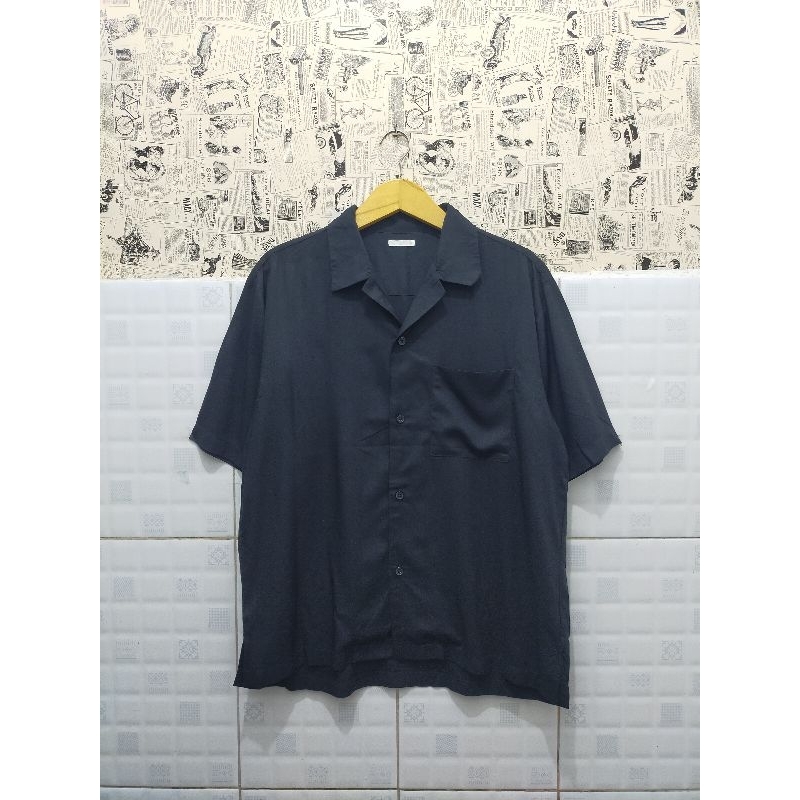 kemeja open collar GU uniqlo black