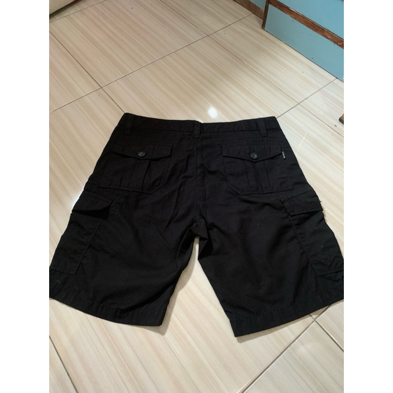 Celana pendek eiger hitam size 32 no minus