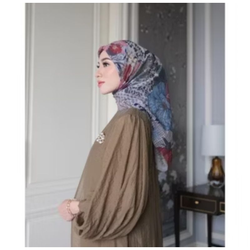 ELINA SCARF GONEGANI