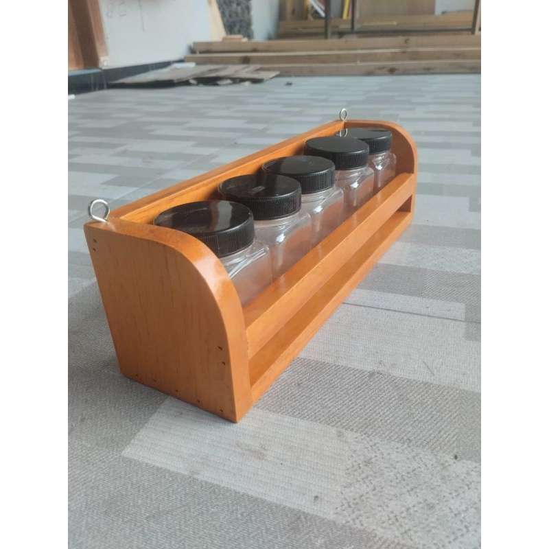 TEMPAT BUMBU KAYU 2 TINGKAT 10 TOPLES / RAK KAYU 2 SUSUN / RAK GANTUNG / TEMPAT BUMBU SERBAGUNA PERA