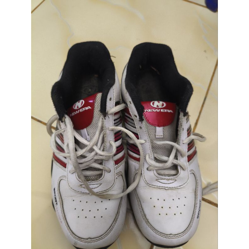 Sepatu NewEra Putih size 41