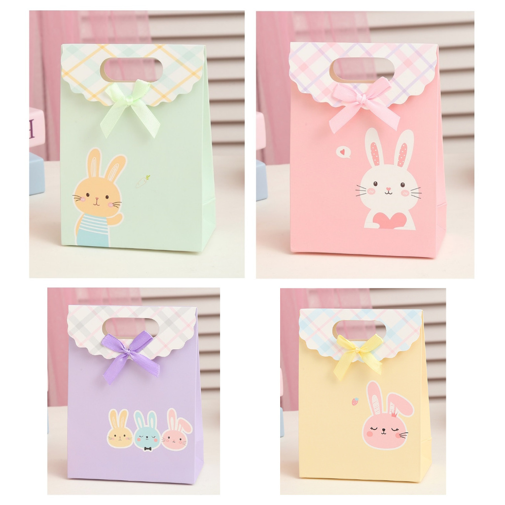 

Tas Tenteng Bingkisan | Gable Box | Tas Hampers | Tas Bingkisan | Tas Bingkisan Warna Motif Kelinci