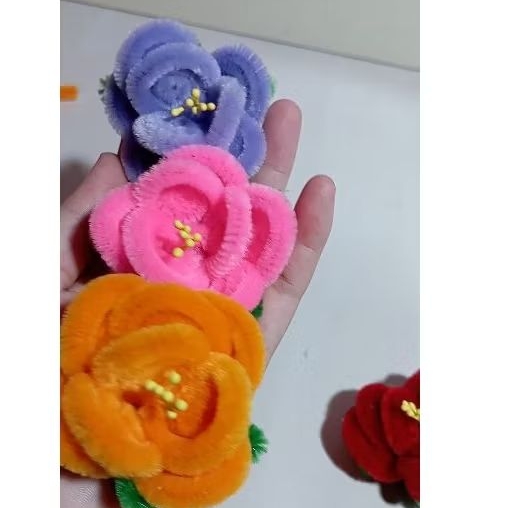 Gantungan Bunga Kawat Bulu . bunga kawat bulu