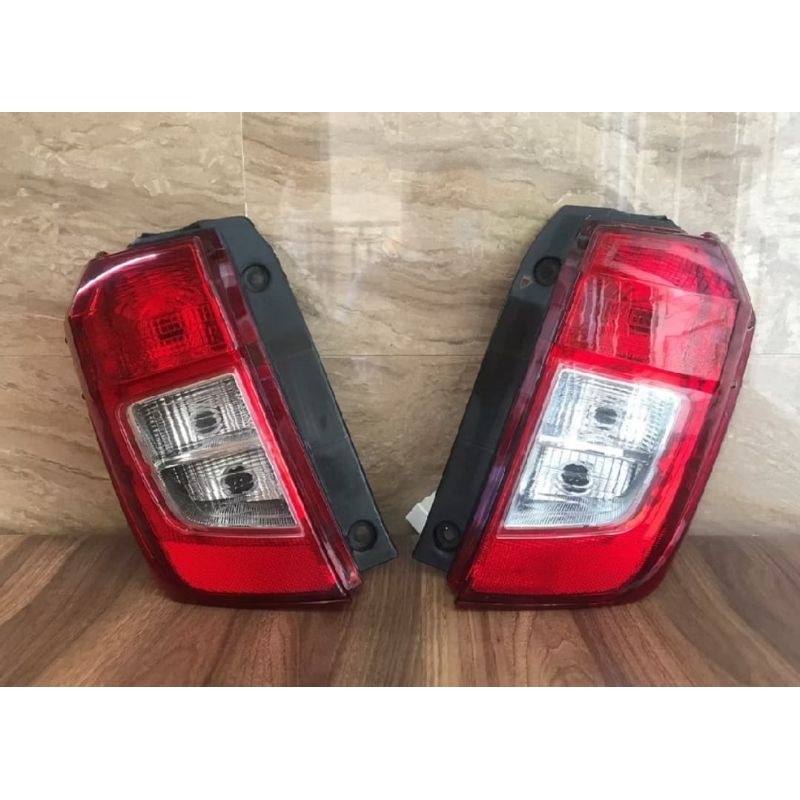 • Lampu Belakang Calya / Sigra Stop Lamp Assy Belakang Calya / Sigra