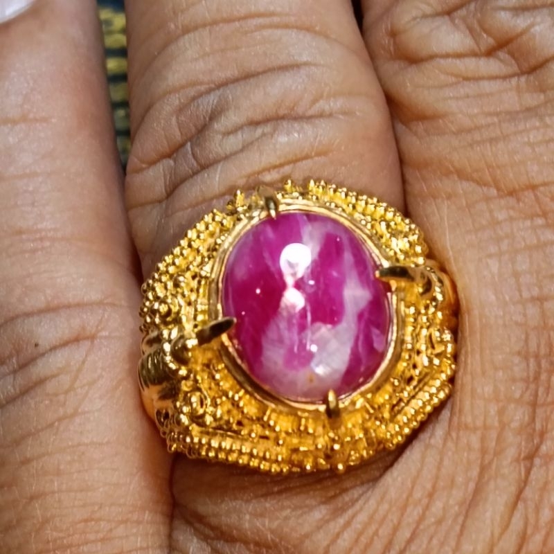 Ruby Burma belang windusara merah putih