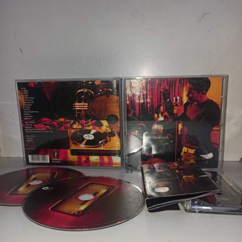 CD& kaset pita Maliq d' essentials- 1st Album