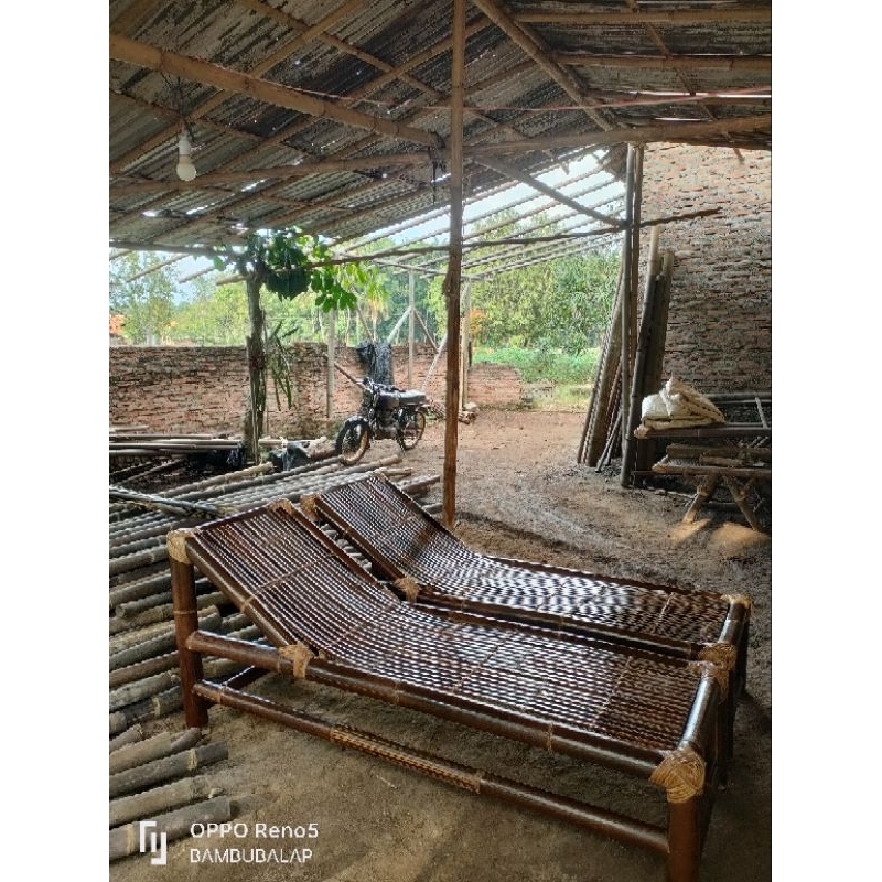 kursi_malas_bambu_hitam