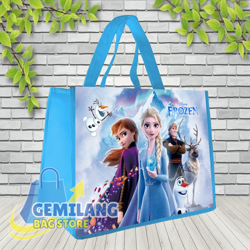 

READY STOK Tas Ulang Tahun Frozen / Tas Ultah Ukuran KFC Snack / Tas Ultah Terlaris / Tas Ulang Tahun Anak / Goodie Bag Bingkisan Souvenir Anak Landscape 20x25x13 / Tas Khitanan / Tas Khajatan / Tas Bingkisan / Tas Frozen / Tas Karakter