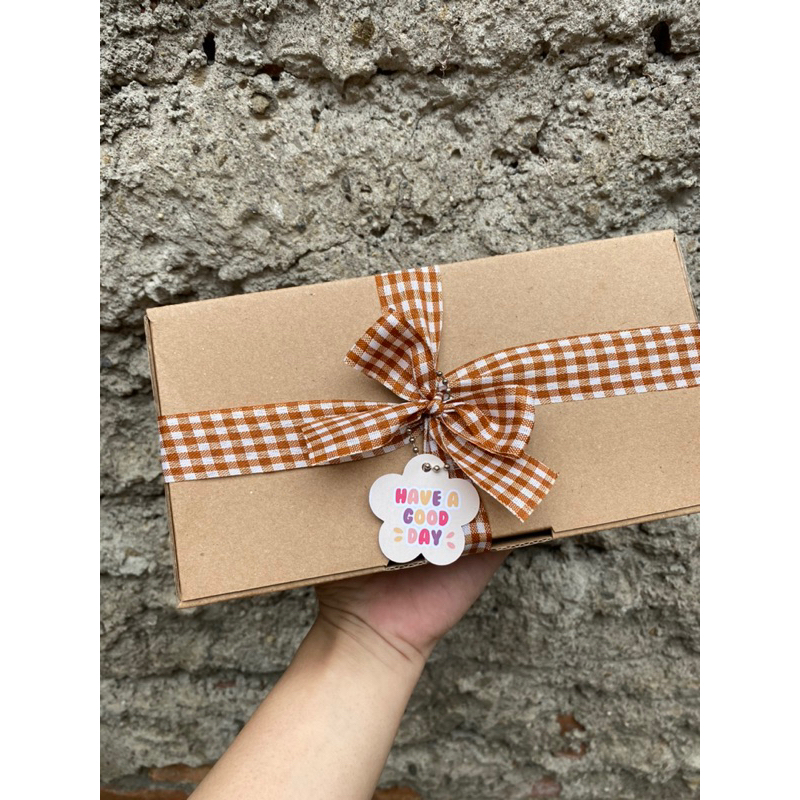 

Snack gift box birthday | gift graduation | gift birthday | gift sempro | hadiah wisuda | hadiah ulangtaun