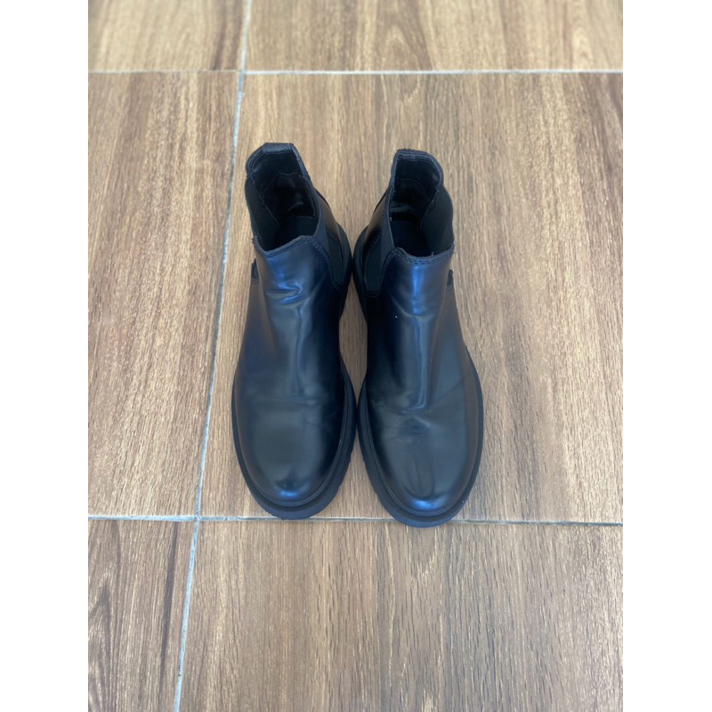 Sepatu Chelsea boots Zara