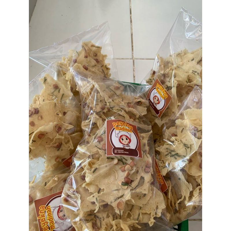 

Peyek kacang gurih