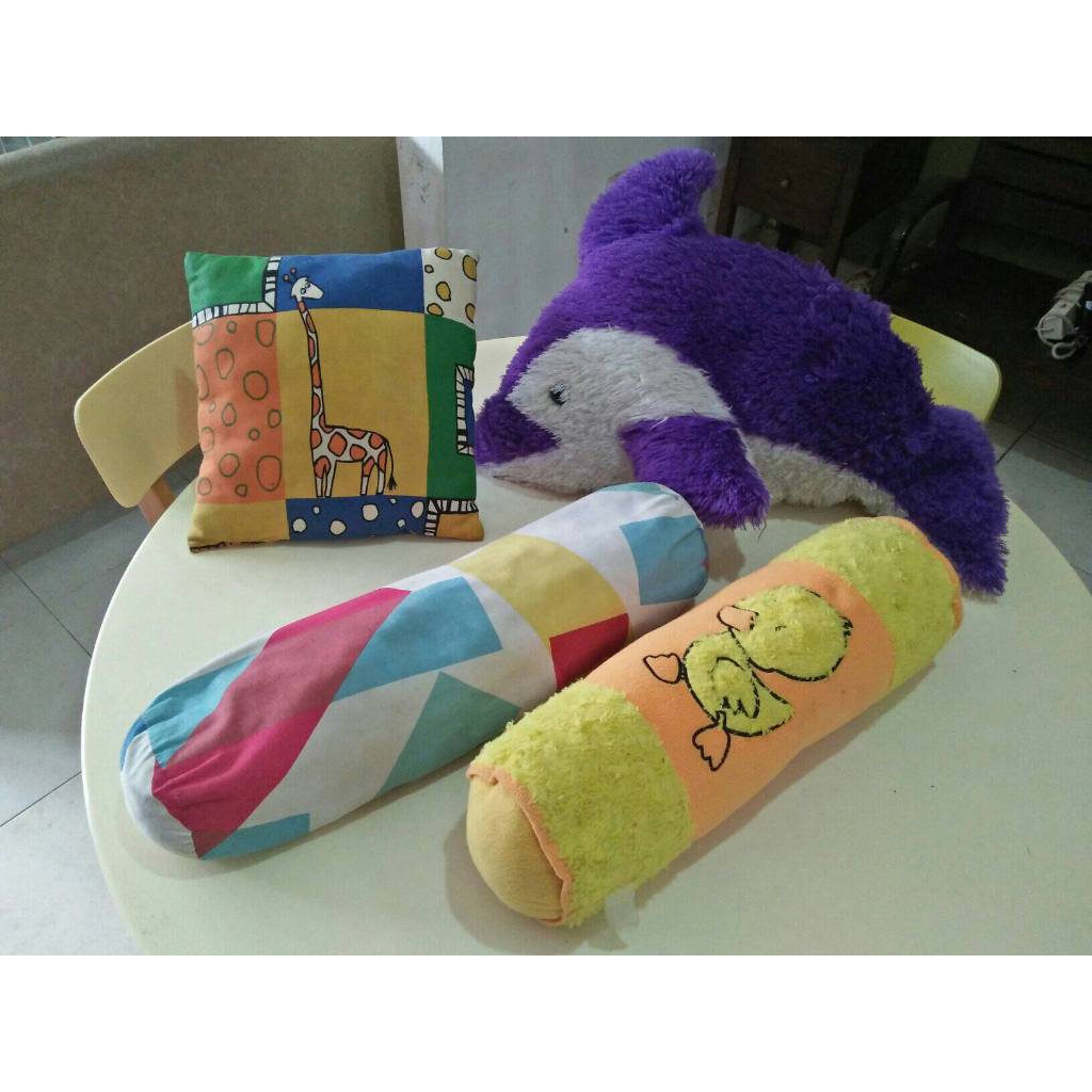 Preloved 4pcs boneka hiu dan bantal guling anak