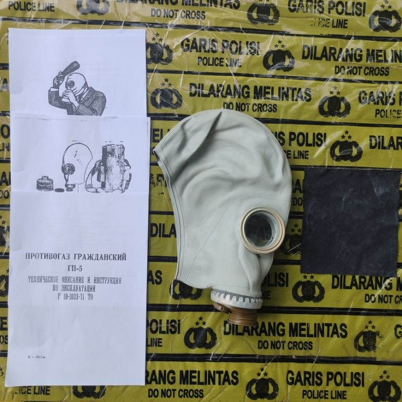GP5 Gas Mask Soviet Russia With Kit Instructions Manual Lens Cleaning Only Mask