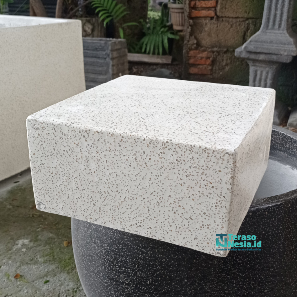 Tatakan Bak Mandi Teraso Model Kotak
