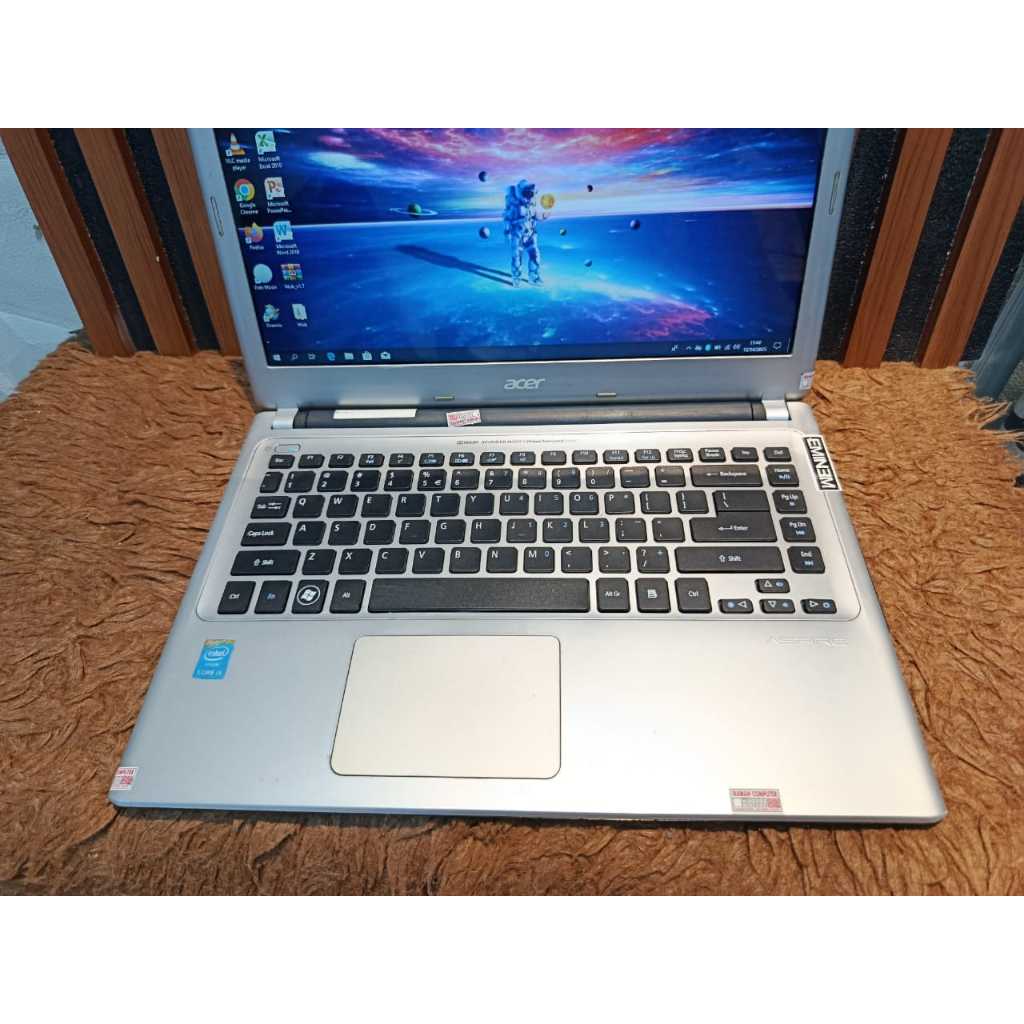 Laptop acer aspire v5-431 Windows 10 pro 64bit Processor Intel core i3-3227u 1.9ghz Ram 4gb Penyimpa