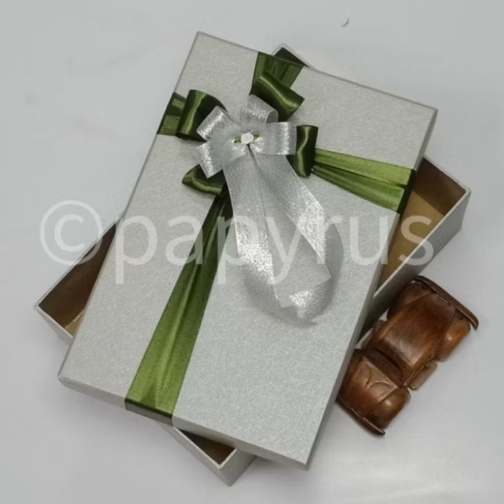 

PAPYRUS 20x30 Tinggi 5cm Kotak Kado Gift Box Hadiah V3