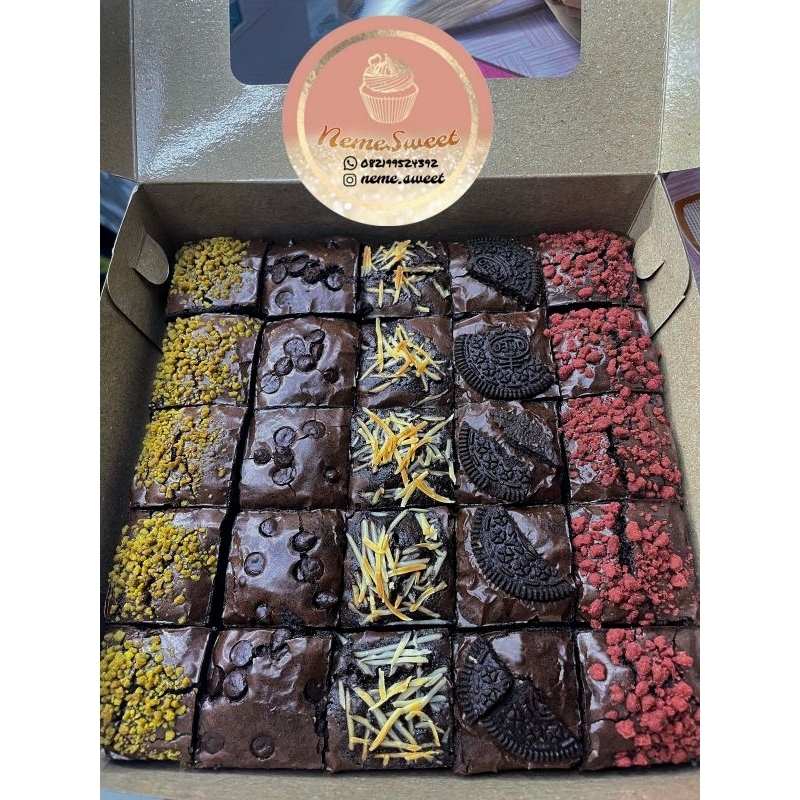 

BISA REQUES TULISAN!! Fudgy Brownies Shiny Crust sekat 25 Ukuran 20x20 cm