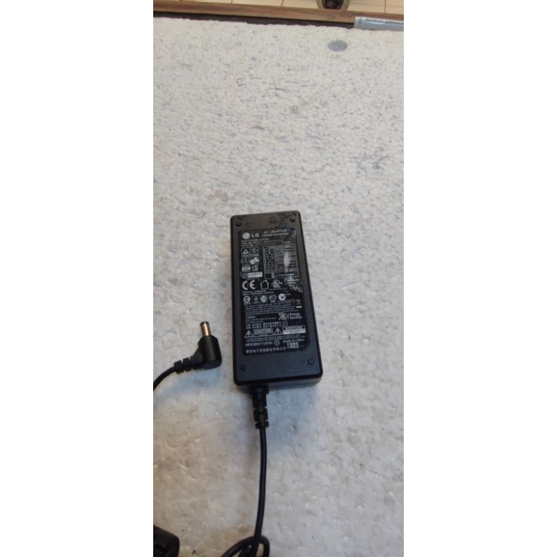 Adaptor LG LCAP25A  19V 1,7A Jack 5,5mm Lubang besar