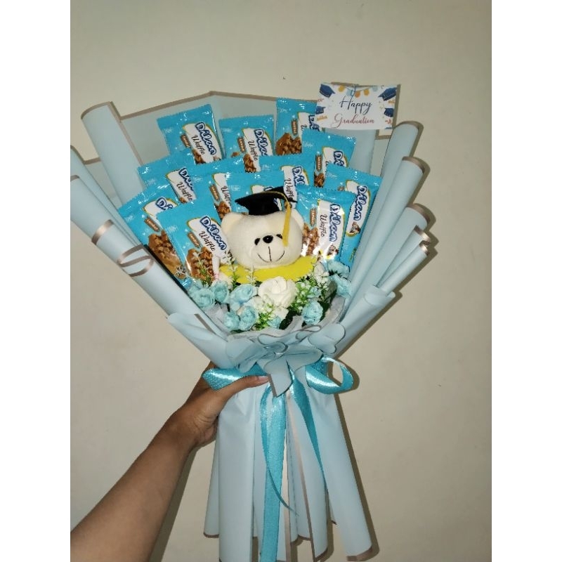 BUKET BONEKA WISUDA DAN SNACK